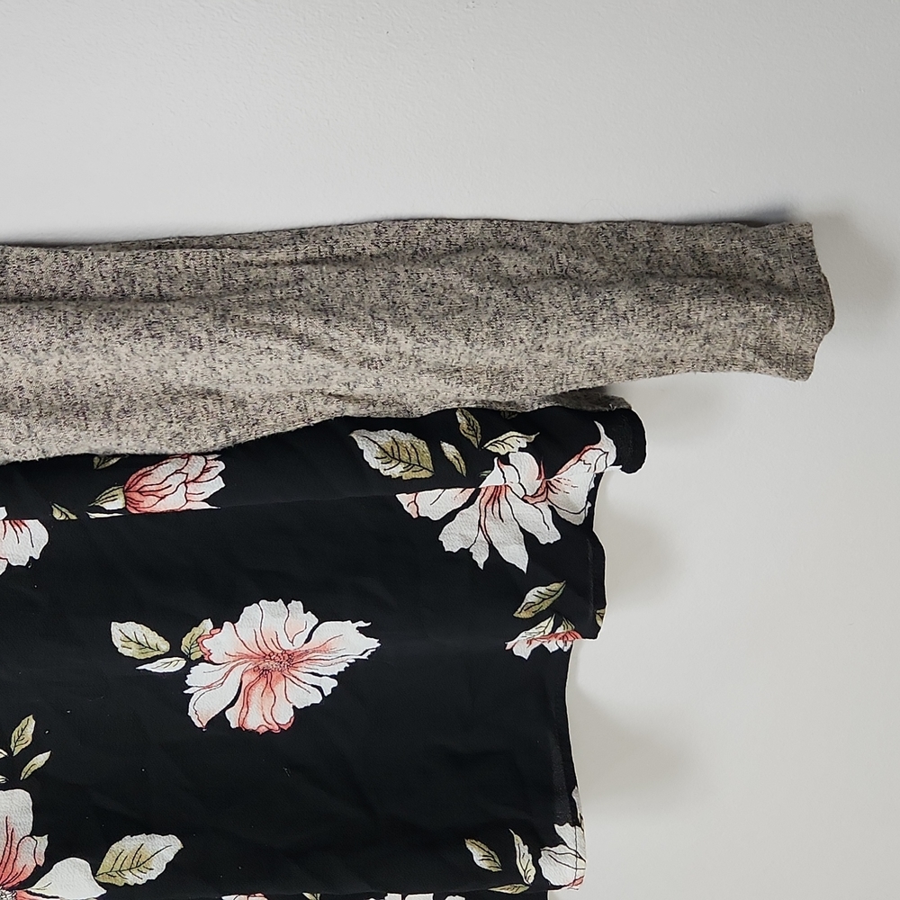 Kaleigh Floral Blouse Black Tan White Red Women's Small - Picture 4 of 6